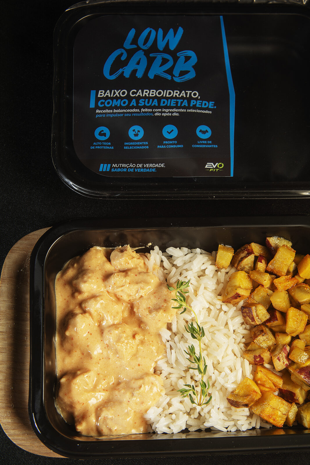 4you! Estrogonofe de Frango com Creme de Ricota, Batata-Doce Sauté e Arroz Branco